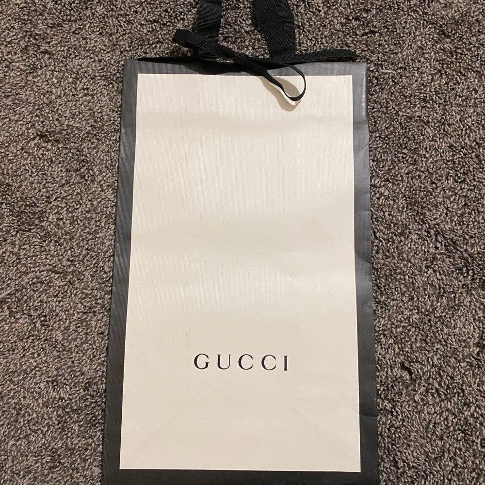 Gucci shopping bag ONLY